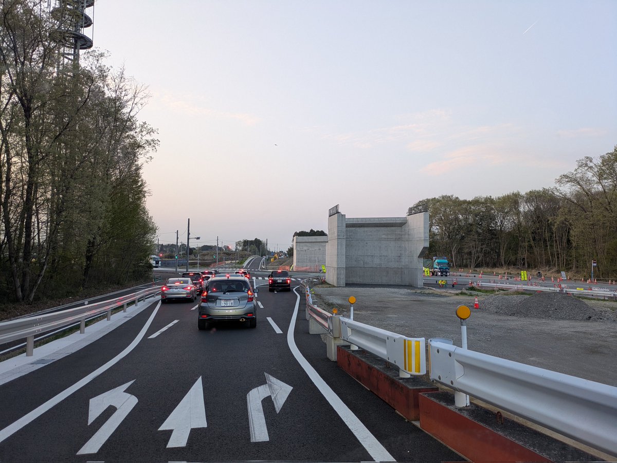 中途半端に新しい道作るから渋滞が増える〜