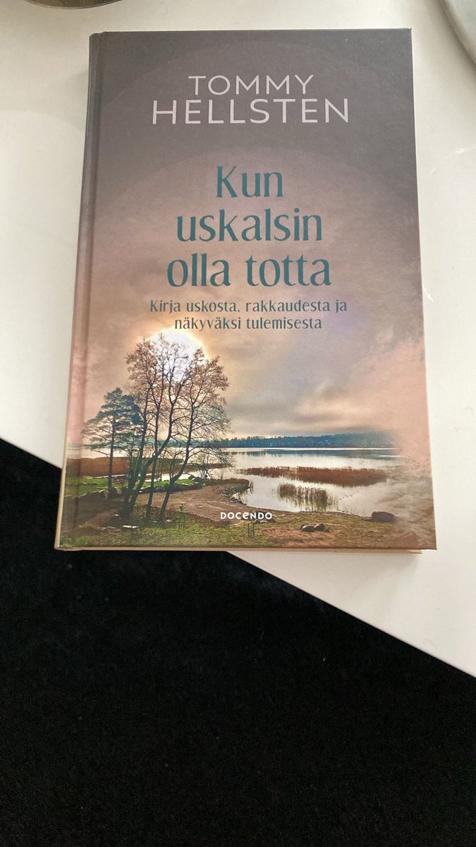 Jos luet tai kuuntelet uusimman Kirjani KUN USKALSIN OLLA TOTTA, olisi hienoa jos voisit tänne jotain kirjoittaa siitä, miten koit kirjani. Kaikkien kirjoittaneiden kesken arvotaan omakustanteinen kuubanmatka.