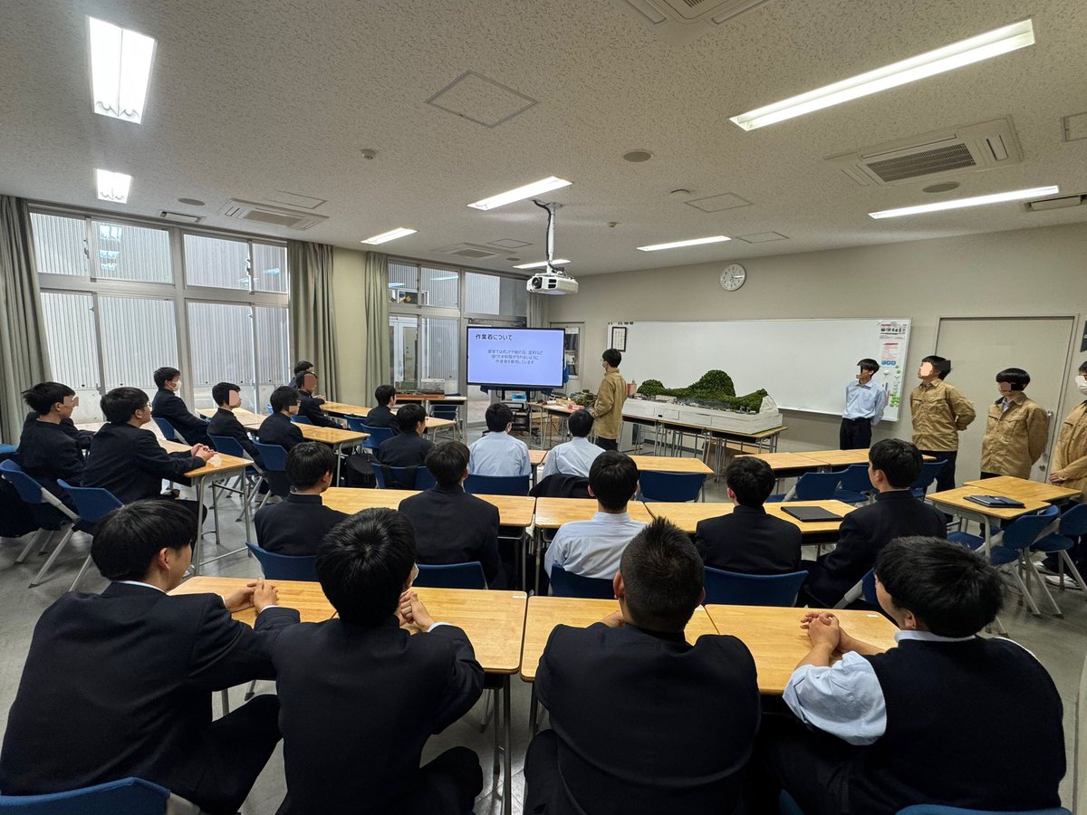 ihs_models's tweet photo. 本日部活説明会を開催!
多くの1年生に来ていただきました。部活動内容の紹介や昨年の夏合宿の様子、鉄コンで制作した作品を見ていただきましたが、一畳レイアウトの車両が動いていないような…
24日(木)15:20〜説明会開催!お気軽にお越しください!
#te2con #ihs_models #iwakuraseitokai https://t.co/o0VeIP4jij