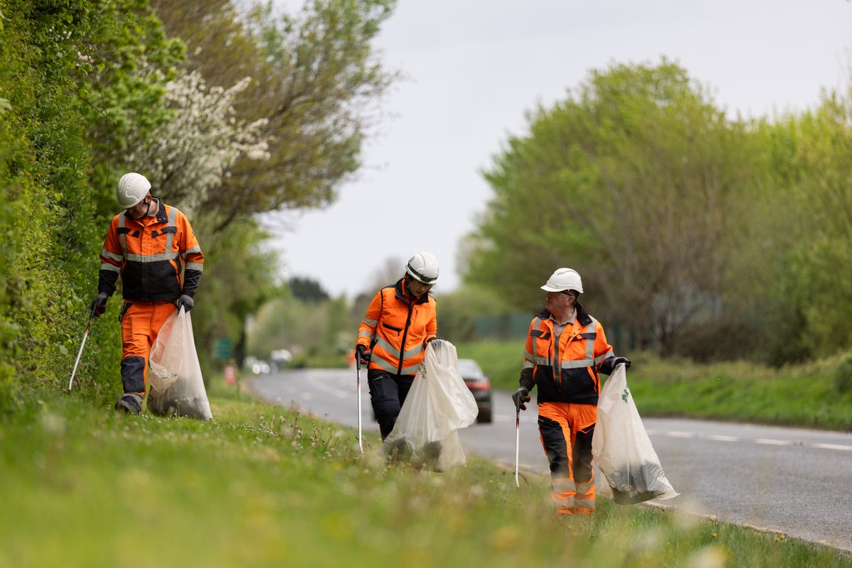 Our team of volunteers collected 51 bags of litter yesterday along sections of the N69, Barrack Road, Mungret Village and from Quinn’s Cross back to the factory. Good luck to the organisations, schools and communities who will be busy tomorrow. 
#teamlimerickcleanup #TLC #TLC10