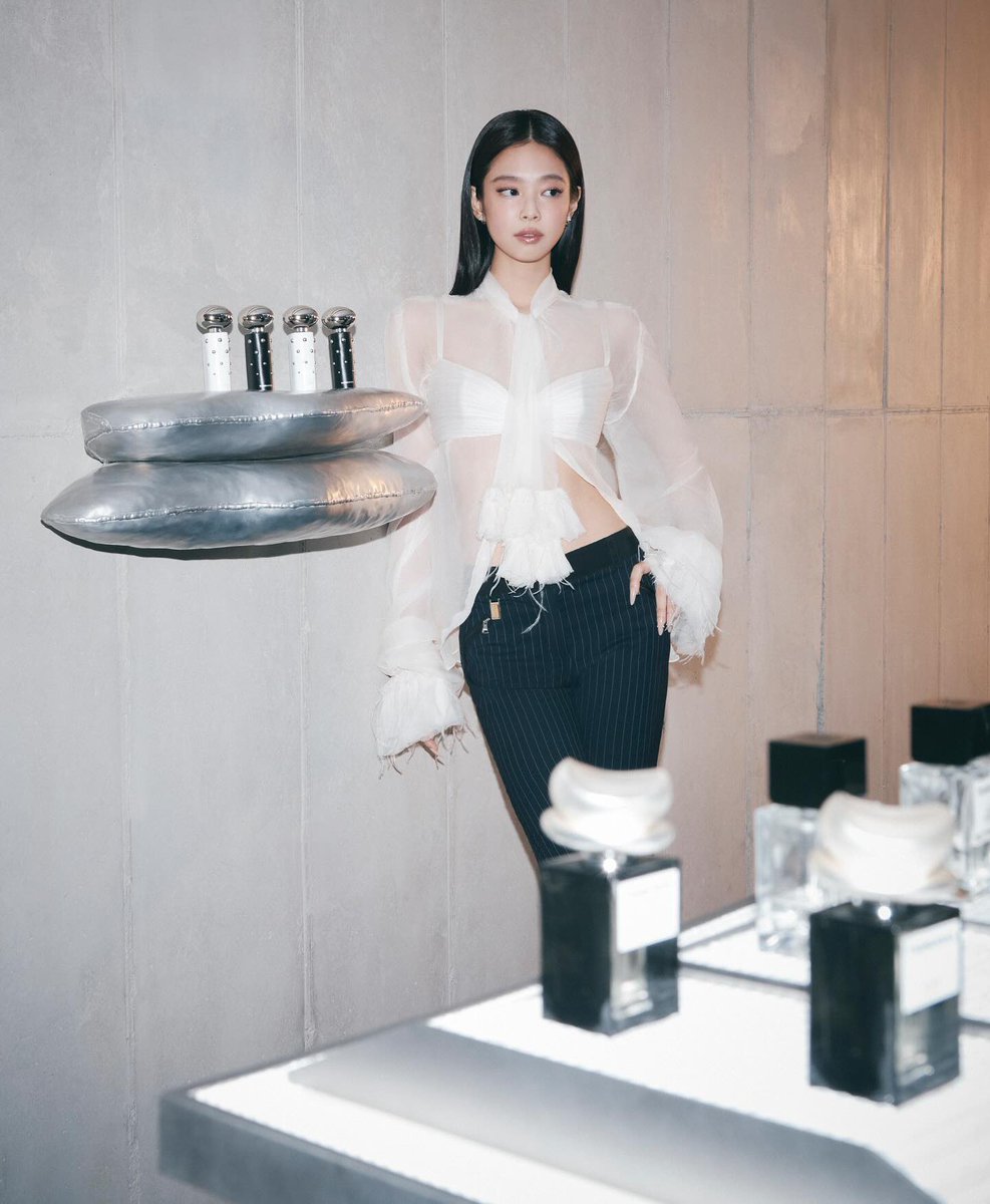 JENNIE X TAMBURINS
