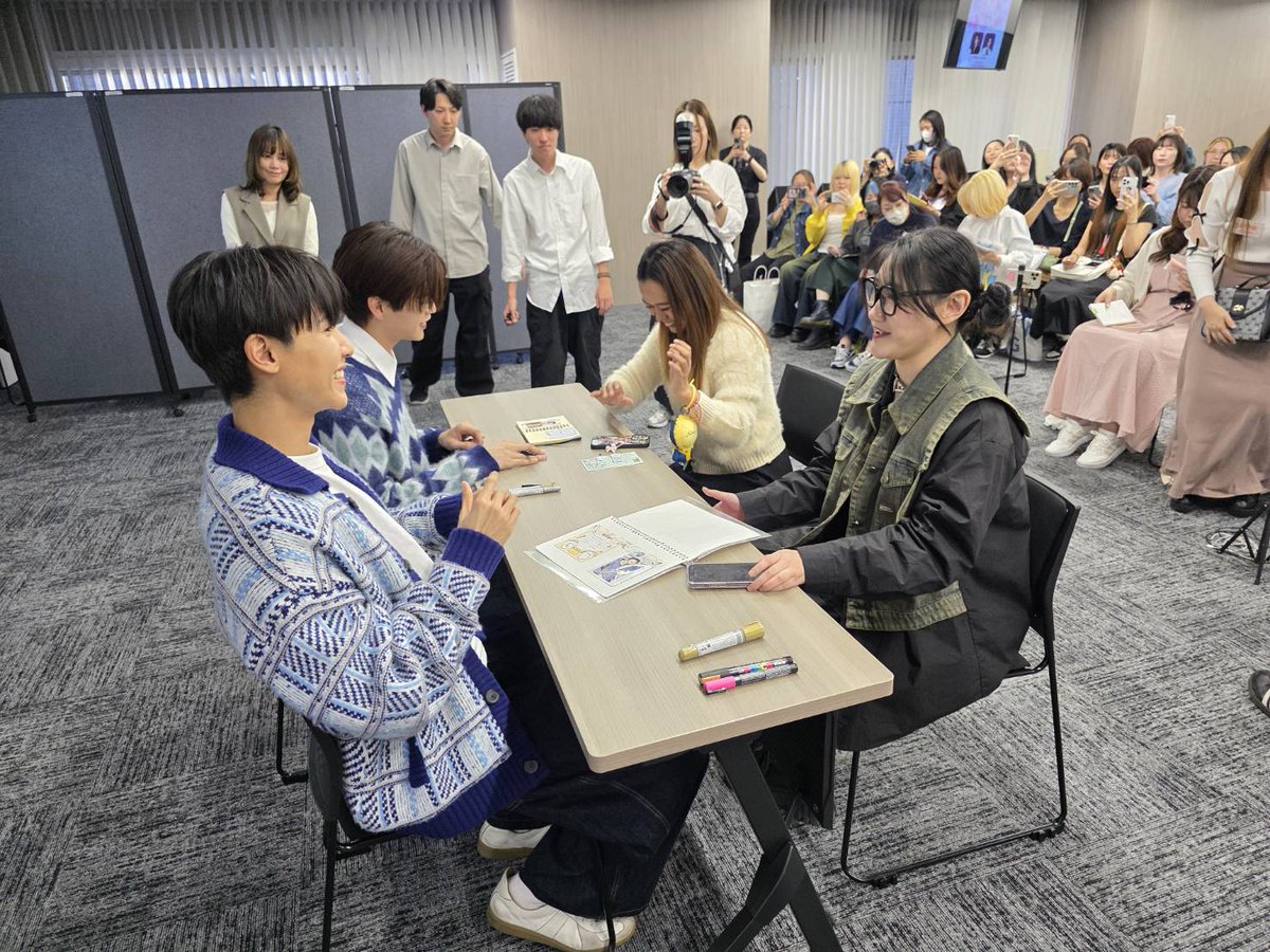 นำภาพบรรยากาศ “จูเนียร์-มาร์ค” ในงาน GMMTV POP-UP STORE IN TOKYO 2025 วันนี้ มาฝากแฟนๆ ค่ะ ✨

#GMMTVPOPUPSTOREINTOKYO2025
#JuniorMark
#GMMTV