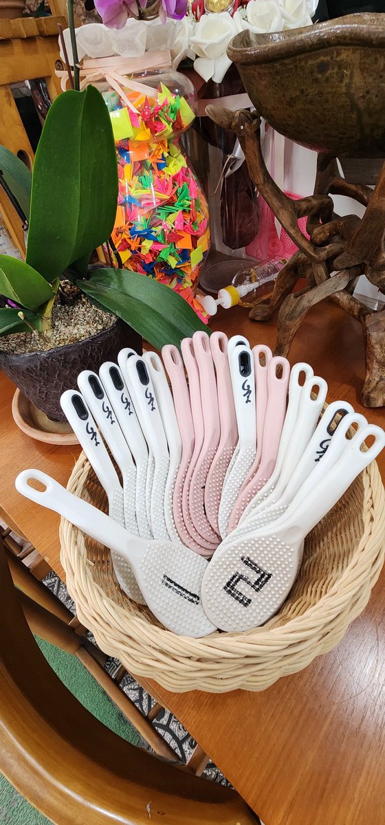 단골 갈비탕집.
웨이팅 할 때는 번호가 적힌
이 밥주걱을 들고 
얌전히 기다려야 합니다^^