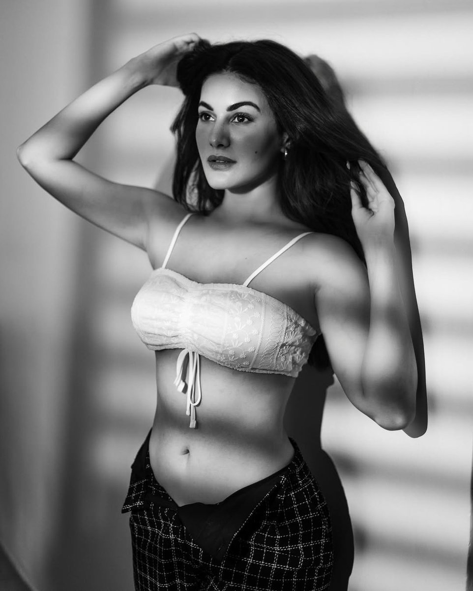 Good afternoon my dear X fam 

Amyra Dastur 😍💥