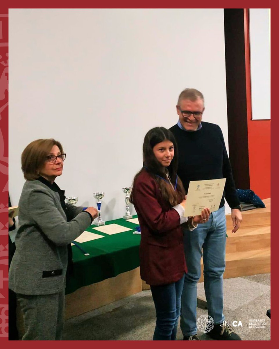 🧮 Premiati i finalisti sardi dei Giochi Matematici, in partenza per la finale nazionale del 10 maggio a Milano! Dopo le semifinali con 700 partecipanti, in 111 accedono alla prossima sfida. In palio, la finalissima internazionale in Tunisia 🌍Segui su: shorturl.at/gbnub
