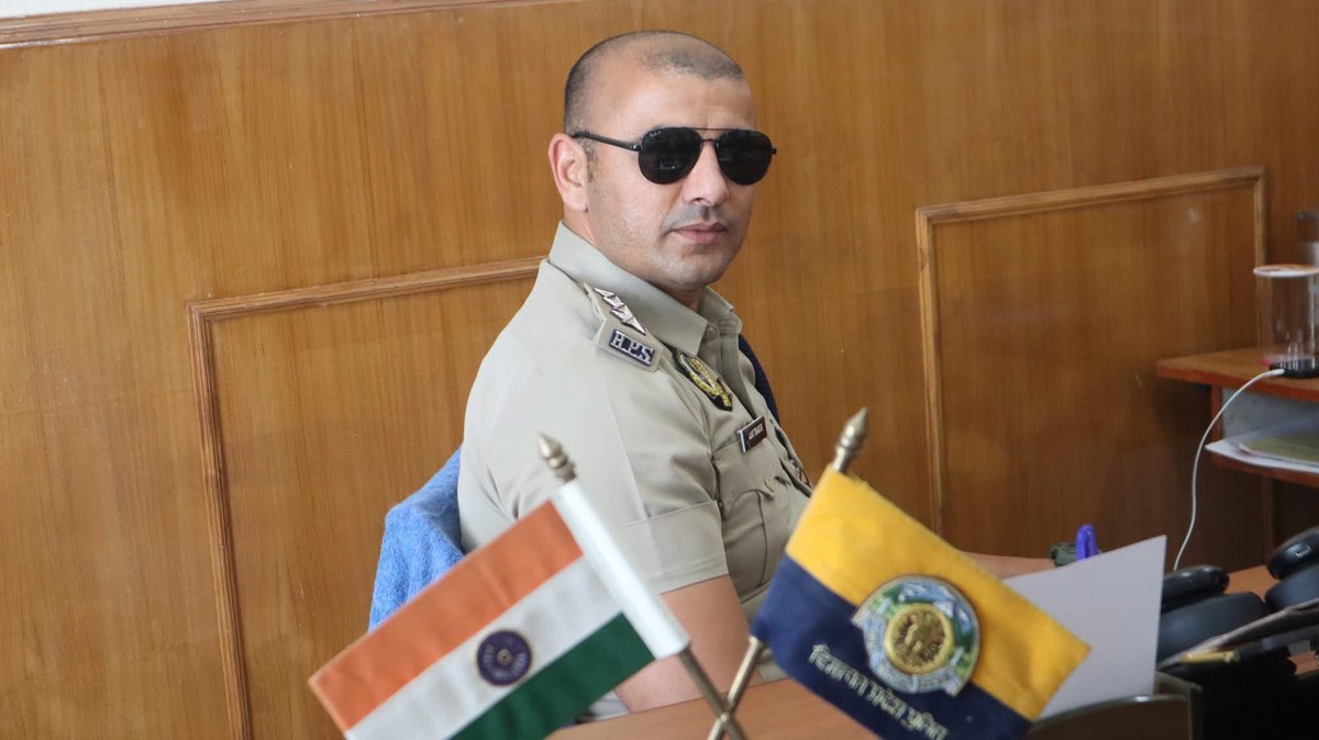 " राजा के तख्त को सिंहासन क्यूं कहते है पता है.?

क्योंकि वो बुजदिलों के लिए नही बहादुरों के लिए बना है..!