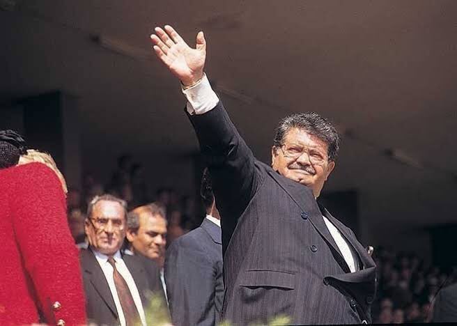 Dedem, 8. Cumhurbaşkanımız Turgut Özal’ı vefatının 32. yılında rahmet ve özlemle anıyorum. Mekânı cennet olsun.

Türkiye’yi dönüştüren vizyonu, bugün hâlâ yolumuzu aydınlatıyor. 
Bizlere düşen, bu mirası sadece hatırlamak değil; onu geleceğe taşımak için çalışmak

Bu topraklarda