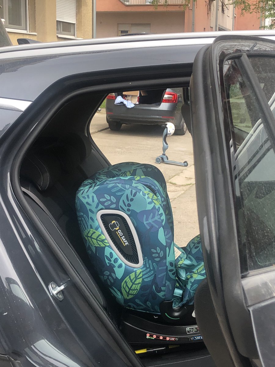 Jutros su mog sina Marka Marjanovića <a href="/good_neighbor/">Kristal Met Dejmon</a> četiri inspektora čačanske policije odveli ispred roditeljskog stana dok smo prepakivali dečije stvari kako bi otišao za Beograd i javio se po pozivu tamosnje policije. Deco ne spuštajte tenzije … ne mogu nas zastrašiti