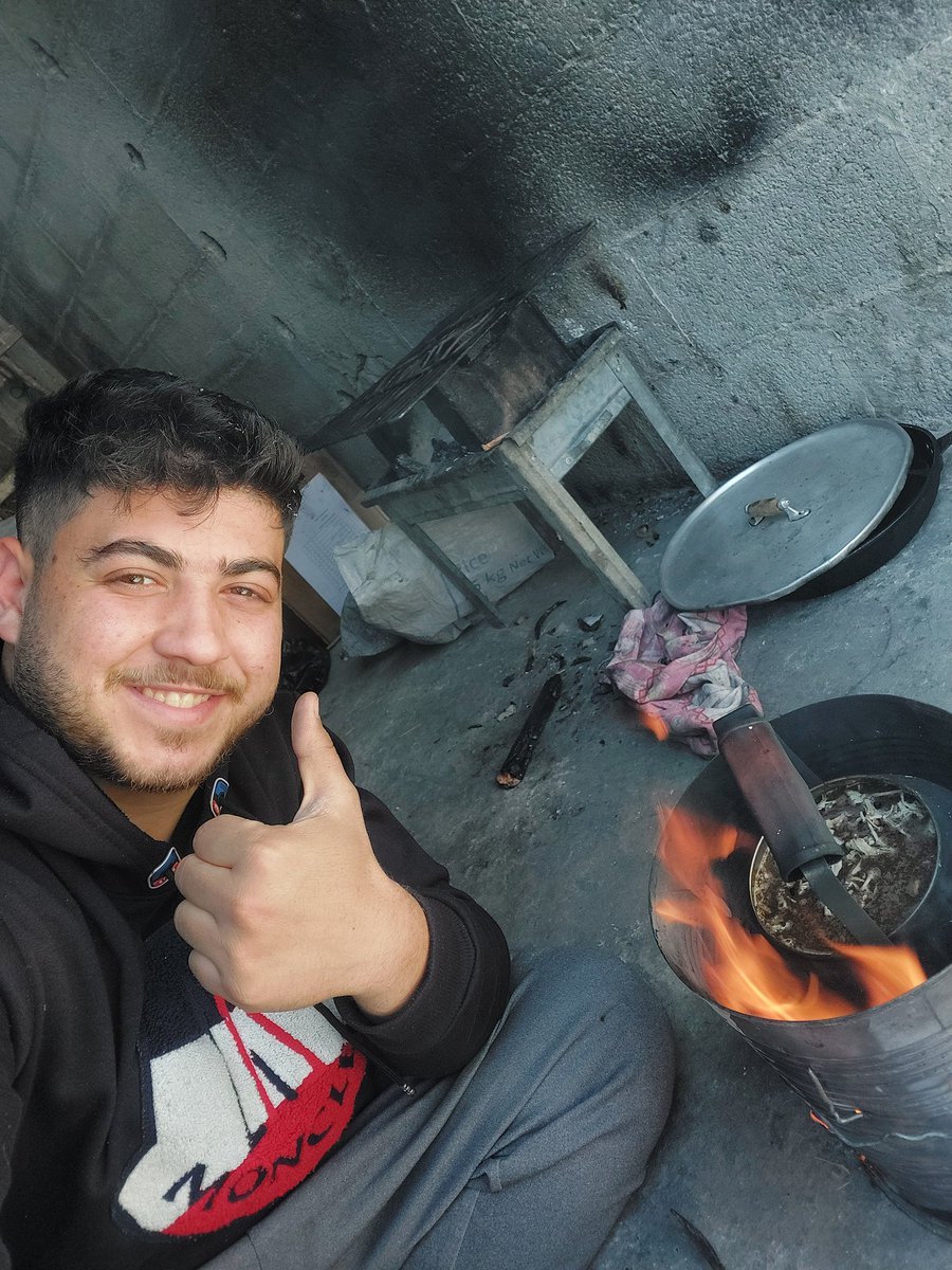 khalil_hinawi's tweet image. Good morning👋

I am still alive and now making tea for me and my family. 🤗🍉