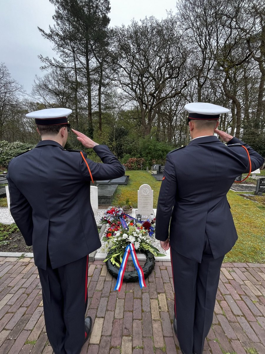 Marc en Jeroen

17 April 2010, Afghanistan 

Het hoogste offer gaven zij

#RIP
#QPO
#herdenken
#mariniers
#WODje en #kranslegging