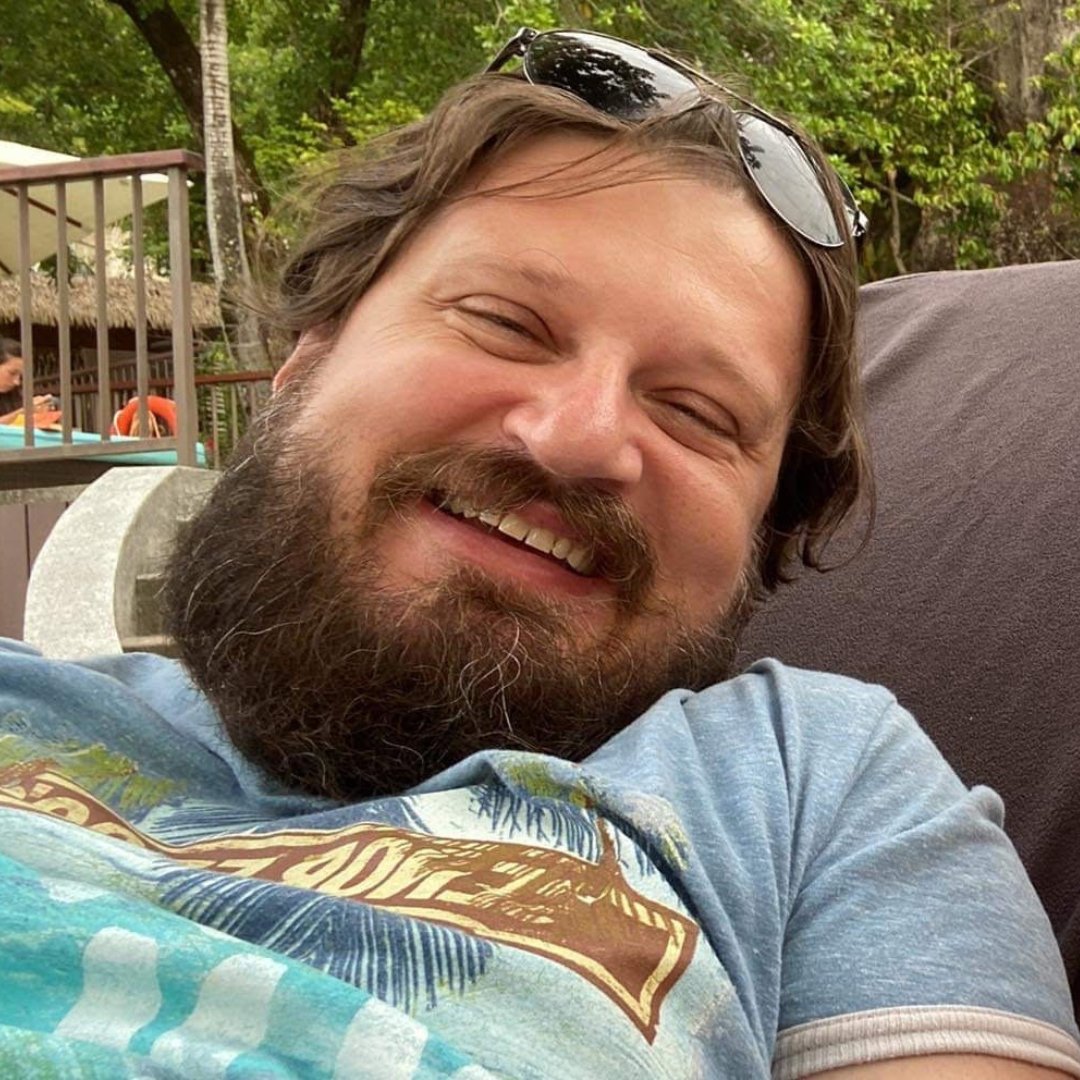 „Postawiłem sobie zadanie i zobowiązanie, że moje życie będzie trwało dalej, że zobaczę jak moja córka dorasta, kończy maturę, idzie na studia, wychodzi za mąż….” - zarejestruj się w bazie Dawców szpiku dla Marcina na dkms.pl/dawcadlamarcina lub podaj dalej ten apel. 🙏

„Przed