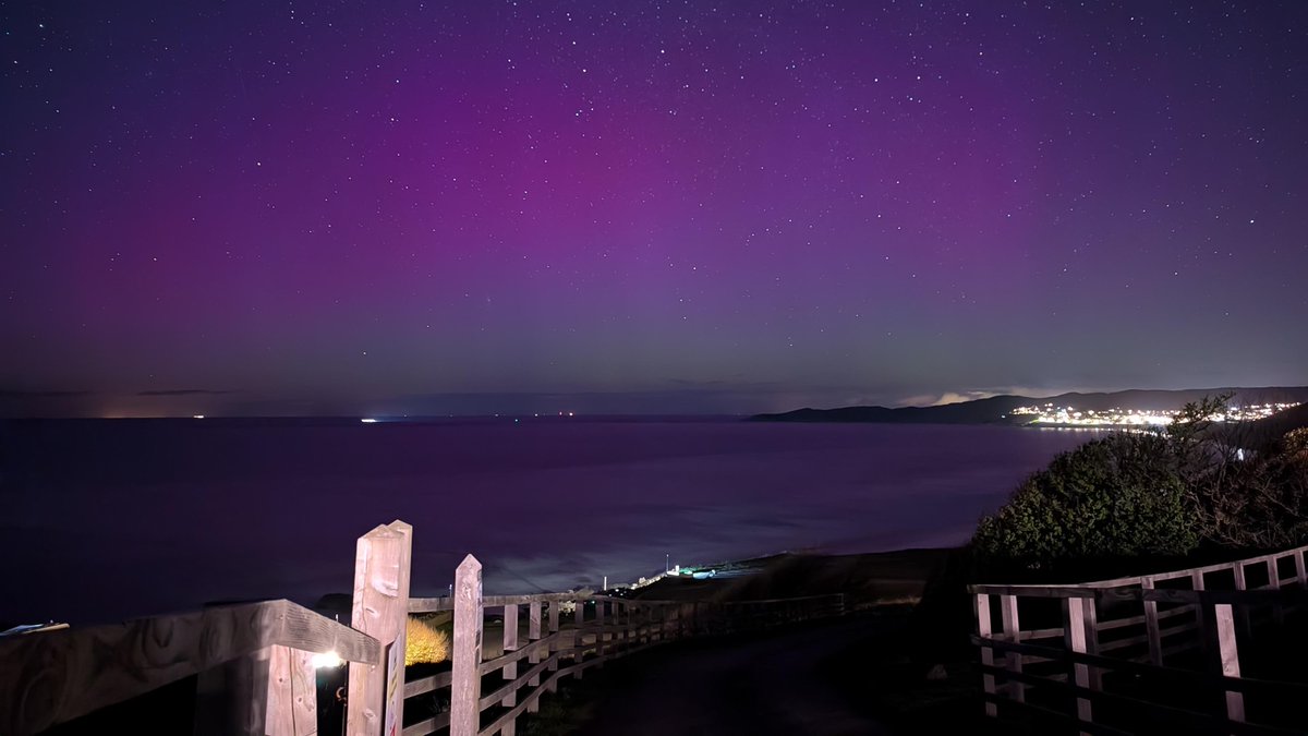 weatherbraine (@weatherbraine) on Twitter photo Fantastic photos of the Northern Lights last night, thank you to all of our weather watchers <a href="/BBCDevon/">BBC Devon</a> <a href="/bbcsomerset/">BBC Somerset</a> <a href="/BBCCornwall/">BBC Cornwall</a> <a href="/BBCSpotlight/">BBC South West</a> Fantastic photos of the Northern Lights last night, thank you to all of our weather watchers <a href="/BBCDevon/">BBC Devon</a> <a href="/bbcsomerset/">BBC Somerset</a> <a href="/BBCCornwall/">BBC Cornwall</a> <a href="/BBCSpotlight/">BBC South West</a>