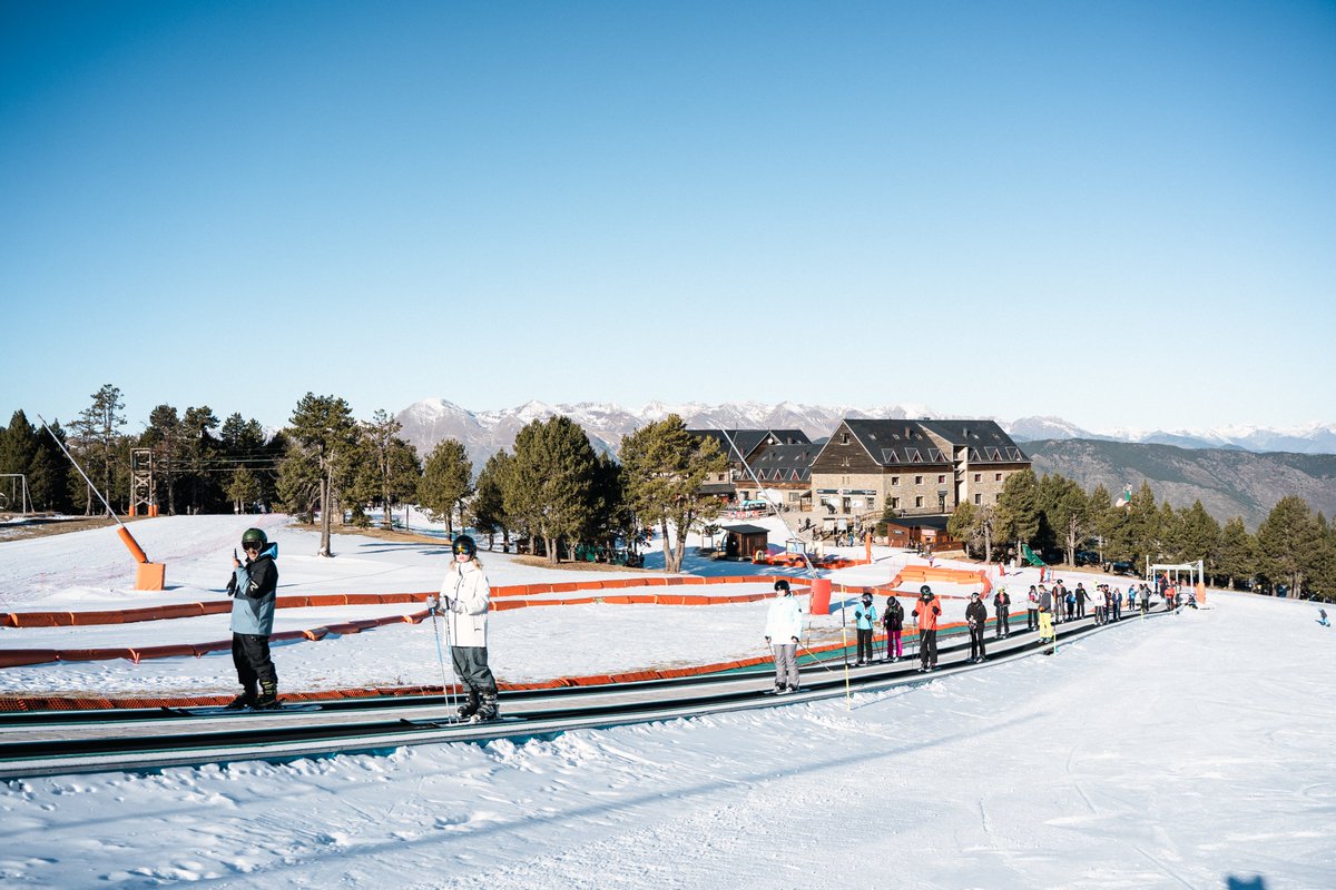 Demà última oportunitat per gaudir de la neu a Port Ainé ❄️

Us esperem de 9h a 14h per fer les últimes baixades d'aquesta temporada 24-25 ⛷️🩵

ℹ️ portaine.cat/hivern/estacio…