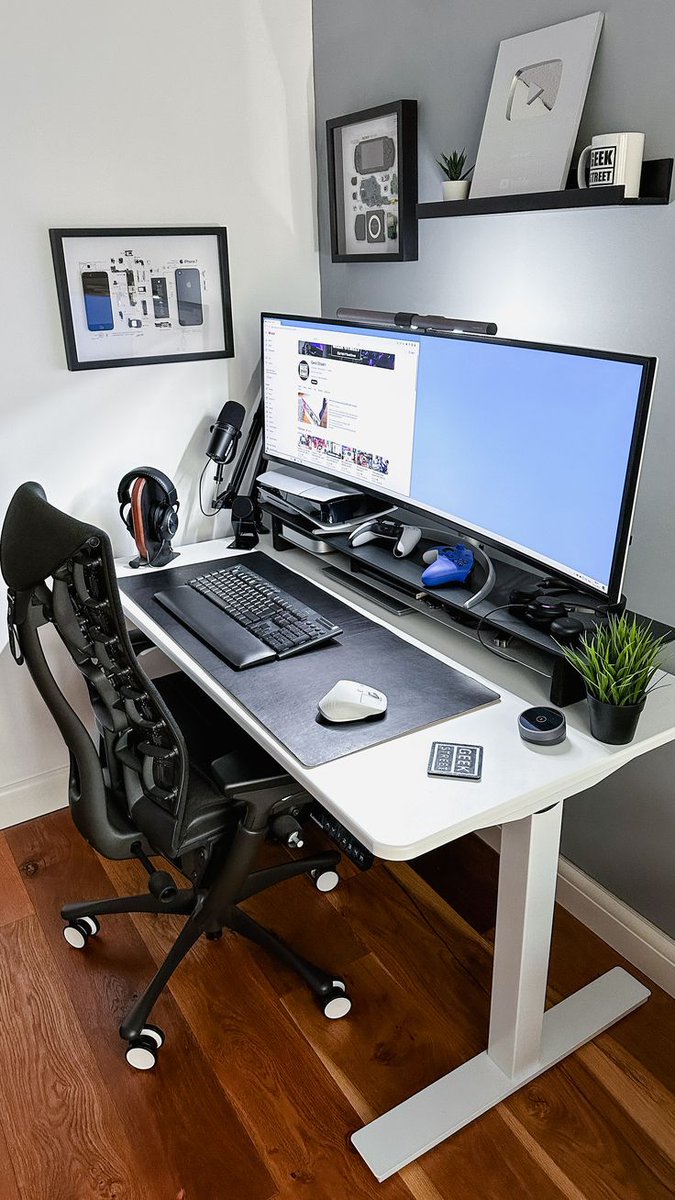 Vibe coding is the future. 😎

It got 10x easier with this new AI tool.

Here's how: 🧵