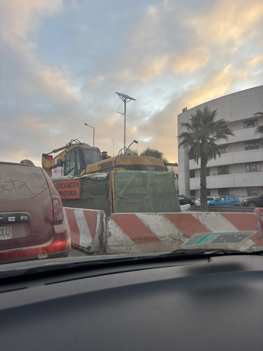Hasta cuando soportaremos las obras de <a href="/aguasdelvalle/">Aguasdelvalle</a> frente al Hospital de #Coquimbo?? Llevan demasiadas semanas, y el taco ahí es horrible y demasiado peligroso!! Por último pongan más gente a trabajar!! <a href="/municoquimbo/">Municipio de Coquimbo</a> <a href="/alimanouchehri/">Ali Manouchehri</a> <a href="/MiRadiols/">Mi Radio</a> <a href="/TTICoquimbo/">TransporteInforma Región de Coquimbo</a>