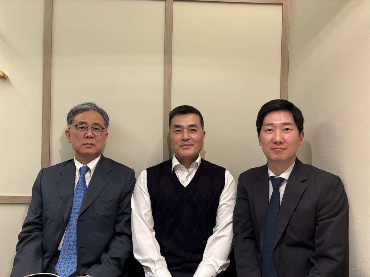 얼마 전 박정훈 대령을 만났습니다. 한때는 강재구 소령만 존경했는데 이제는 두 분의 군인을 존경합니다. 

영국 작가 체스터턴은 “참된 군인은 앞에 있는 이를 증오해서 싸우는 것이 아니라, 사랑하는 이가 뒤에 있기 때문에 싸운다”고 말한 적이 있는데, 그 참된 군인이 제 눈앞에 있었습니다.