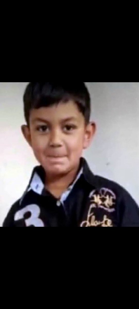 _ucglFatmaNuR_'s tweet photo. Mevsimlik işçi olarak gittiğin şehirde evladının cansız bedeniyle eve dönmek kanım dondu...
 Allah'ım sen kimseyi böyle çaresizlikle evlat acısıyla sınama. Bütün ailesine acılı anneye babaya sabır ver Allahım🙏 #Cumalitimi #cumalitim #CumaliTimNerede #MuegeAnlıİleTatlıSert https://t.co/na0LiQCIjf