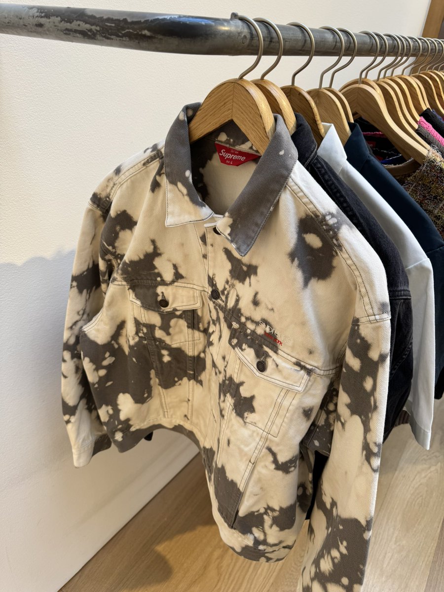 Supreme Drops tweet media