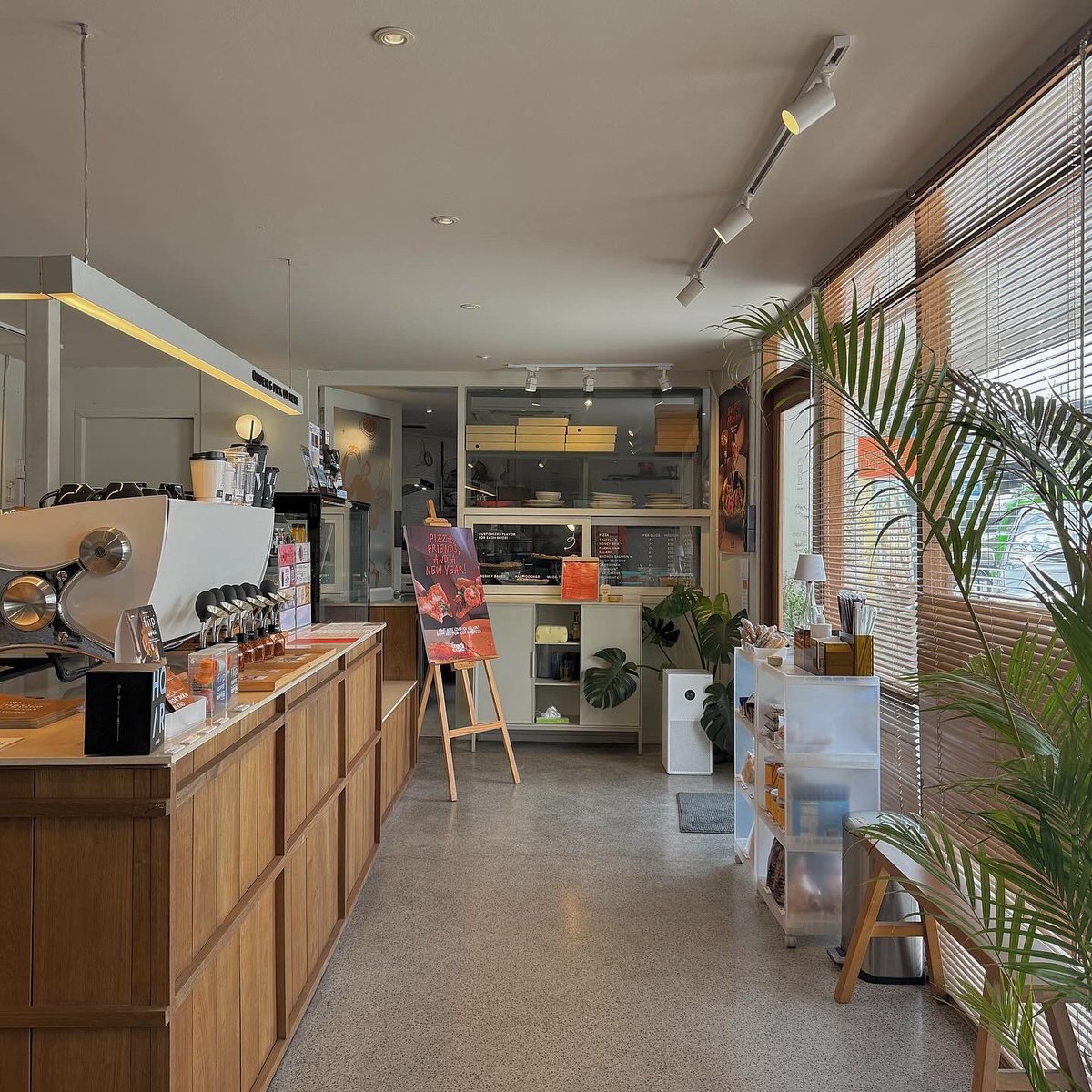 kkponcha's tweet photo. 📍 Hey Coffee Ekamai - Ramindra 
🕒 06:00 - 17:00 น. เปิดทุกวัน
🚘 มีที่จอดรถ
.
.
#cafehopping 
#cafe #coffee
#verynewcafeinbkk 
#pizza #pizzalover https://t.co/IlMkR6vP2h