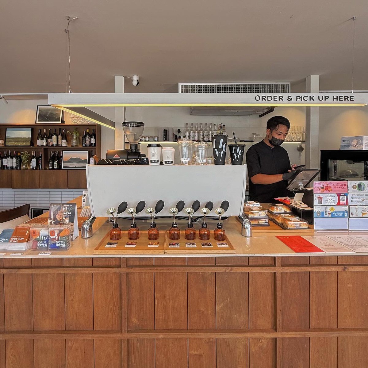 kkponcha's tweet photo. 📍 Hey Coffee Ekamai - Ramindra 
🕒 06:00 - 17:00 น. เปิดทุกวัน
🚘 มีที่จอดรถ
.
.
#cafehopping 
#cafe #coffee
#verynewcafeinbkk 
#pizza #pizzalover https://t.co/IlMkR6vP2h