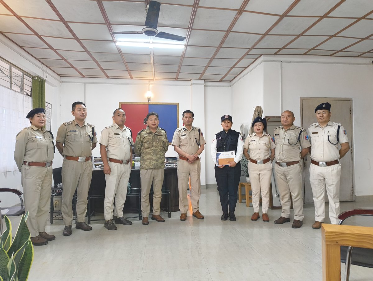 Honoring Excellence!
Shri Teisovise Metha, IPS, SP Kma, awarded Cash Reward &amp; Certificate of Appreciation to L/Nk. Neisevino Chuse (South Trf ) for her exemplary duty. On 15/04/25, her alertness &amp; swift action led to interception of a stolen vehicle, recovery, &amp; arrest of culprit