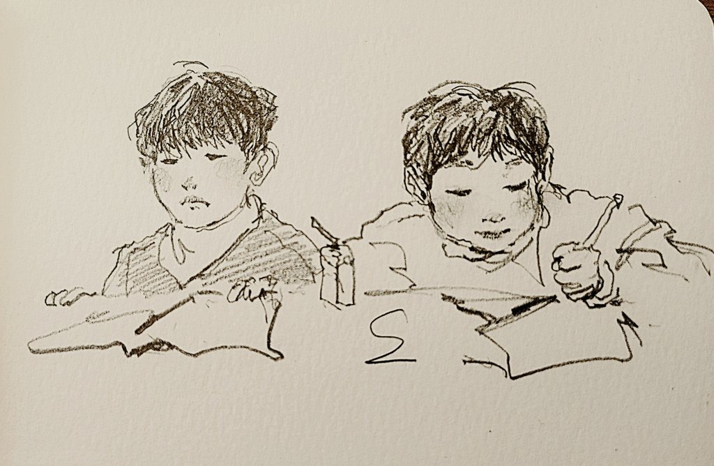 예전에 그렸던 귀여운 꼬마들..
고맙다고 배꼽인사해준게 귀여워서 기억에 남네요.