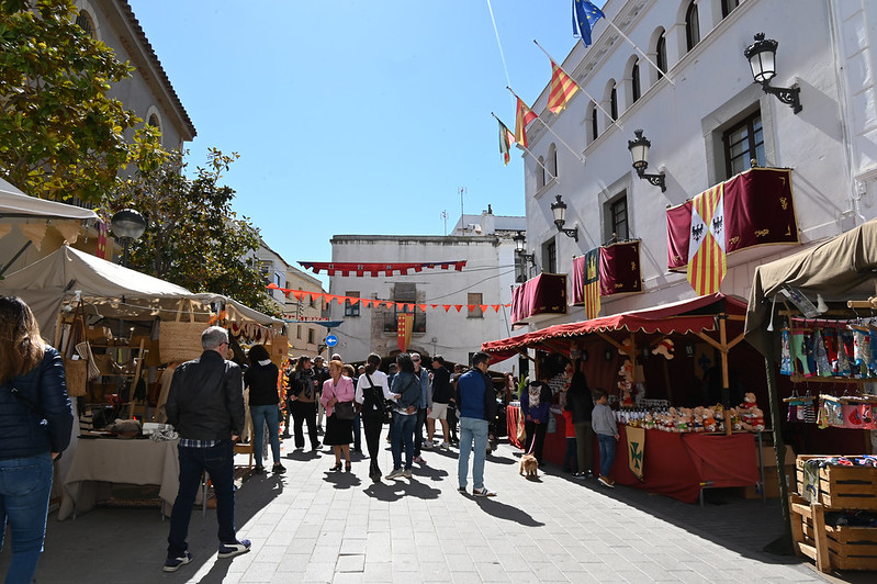 Arriba la #Cubelles Medieval els dies 18, 19 i 20 d'abril que aplegarà prop de 80 parades d’artesania. Per primera vegada, hi haurà la participació dels Abanderats de Tortosa, una icona de les recreacions històriques a nivell europeu.

radiocubelles.cat/noticies/pln5/…
