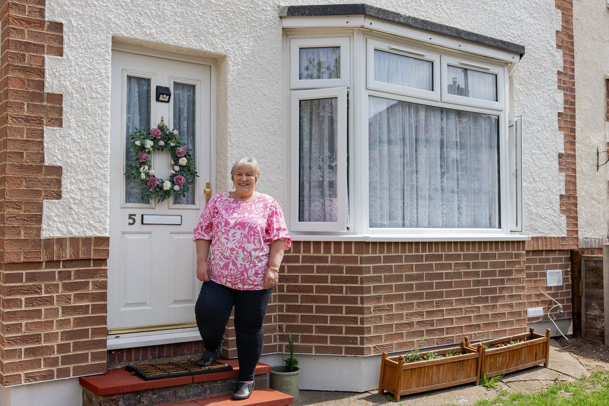 settlecomms's tweet photo. We’re proud finalists in the @unlocknetzero Awards 2025 for our work on home energy efficiency. Our Greener Herts consortium with @B3Living , @watfordgateway, and @DacorumBC has upgraded 1,000+ homes with SHDF funding. 
#UnlockNetZero #GreenerHerts https://t.co/UuFIzjmkEZ