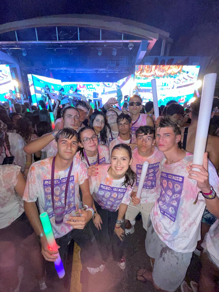 oq é q se faz quando a viagem pela qual esperas - te a vida inteira já acabou? obrigado palmaaaa