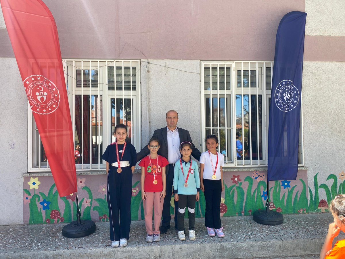 Serinhisar ilçesinde Hemsball coşkusu Hemsball ile yaşandı. 52 sporcunun katıldığı 23 Nisan Ulusal Egemenlik ve Çocuk Bayramı Hemsball Turnuvasında dereceye girenler madalyalarını aldı.

#hemsball #denizli #spor <a href="/Hemsball/">Hemsball</a> <a href="/tgosbfed/">Türkiye Gelişmekte Olan Spor Branşları Federasyonu</a> <a href="/gencliksporbak/">Gençlik ve Spor Bakanlığı 🇹🇷</a> <a href="/OA_BAK/">Dr. Osman Aşkın Bak</a>