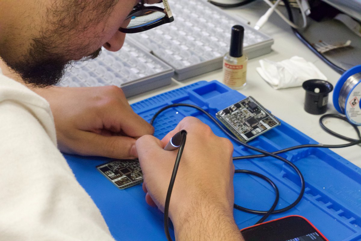 UniovieRacing's tweet photo. 🔧⚡ Aunque esta semana no haya sido lectiva… ¡en el taller no se para! 💪
#uniovietechracing #uniovi #FormulaStudent #fss #fssteam https://t.co/8qmTt0MEnt