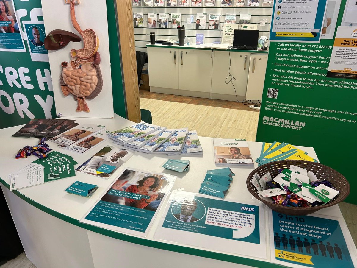 info_macmillan's tweet image. On Tuesday , the CNS colorectal team ,the bowel screening service and Calum from our team, they had a busy time spreading awareness of #bowel cancer for #bowelcancerawarenessmonth.
@LancsHospitals @bowelcanceruk