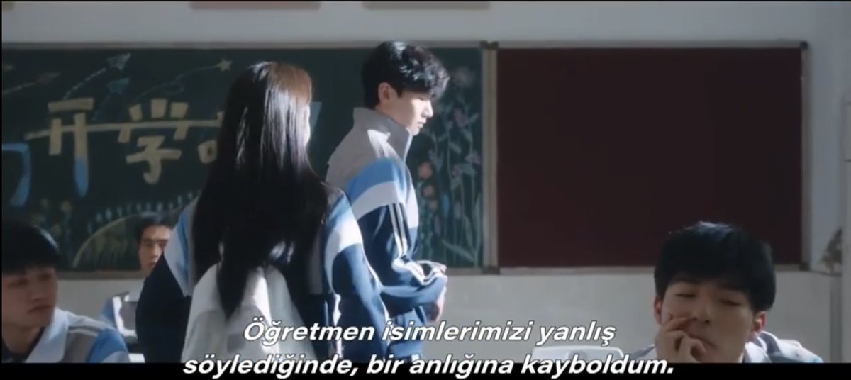 teachmesensei_'s tweet image. lise yıllarında çıkmışlar o yılların dizide gösterilmesini sevdim aynı zamanda okula ait anıları izlemesi de keyifli oluyor #FirstFrost