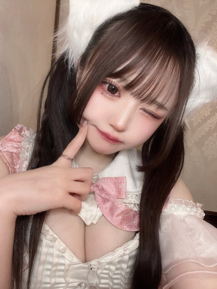 (⸝⸝ɞ̴̶̷ ·̫ ‹⸝⸝ᐡ)❤︎ ͛