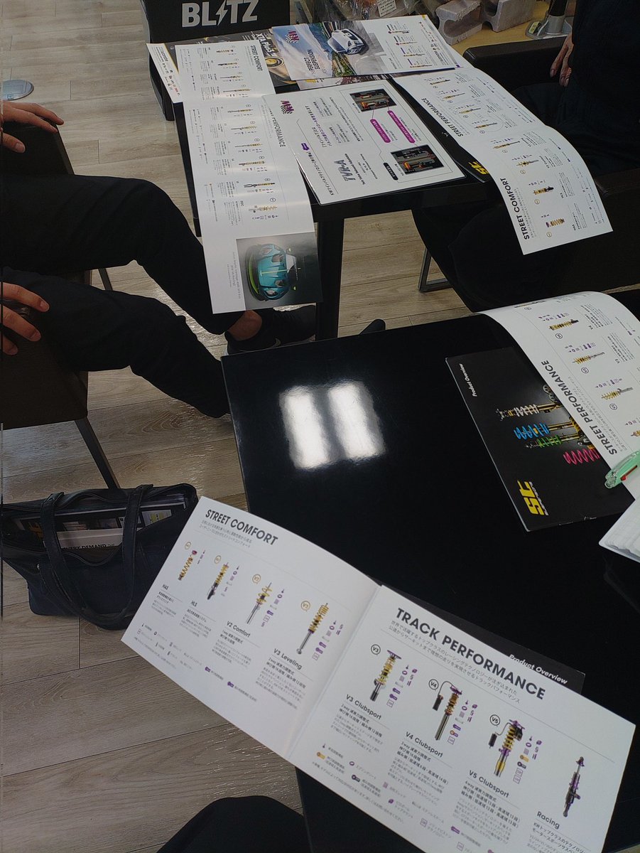 本日は、KWサスペンション、STサスペンションのスタッフ向けの、勉強会を開催しました🧐　減衰調整機構や、商品の特長を細かく教えていただきました(^o^)
#KW #ST #サスペンション　#埼玉　#GRガレージ　#GRGarageさいたま中央