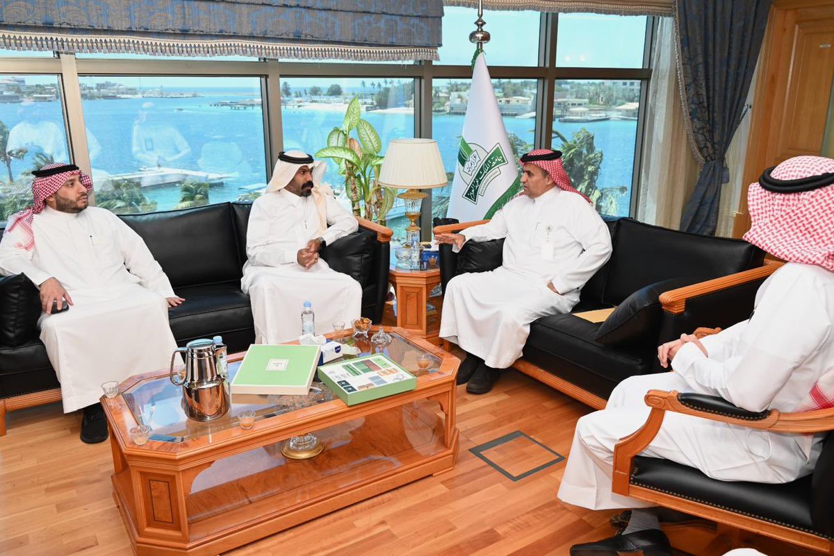 سعدنا في كلية الدراسات البحرية بزيارة شركاء النجاح في شركة الزامل البحرية.كان لقاءً مثمراً نُوقشت فيه أوضاع طلاب التدريب البحري وسبل تطوير التعاون المشترك نثمّن جهود الشركة ودعمها المستمر والدائم لتمكين كوادرنا الوطنية في القطاع البحري
#مستقبل_واعد 
#الزامل_البحرية