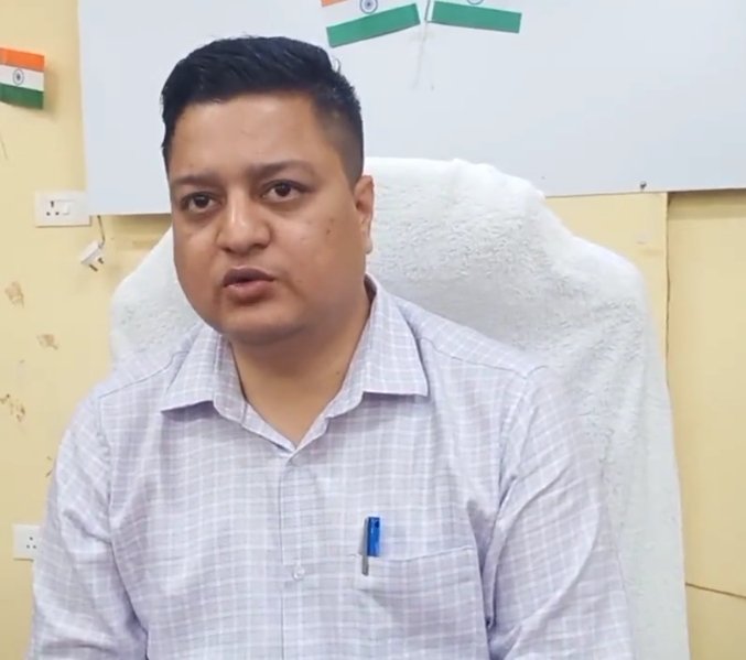 SP__Warrior's tweet photo. #Most_welcome, salute and greet the Honorable District Magistrate @N_Funde in the Holy city of Lord Shri Ram, #Ayodhya. We pray for the progressive growth and peace of the people of Ayodhya under your guidance.
ЁЯОЙЁЯОЙ @dmayodhya ЁЯОЗЁЯзиЁЯОЖ https://t.co/mHc82mdboU
