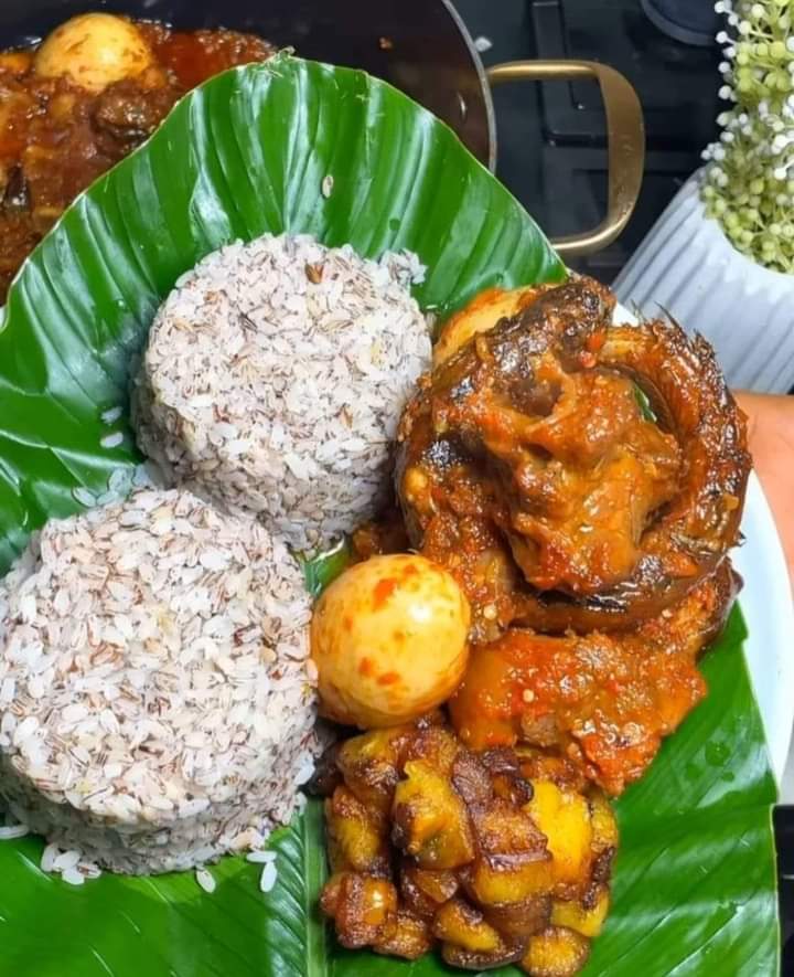 sleepingArewa's tweet photo. Delicious Meals, Affordable Prices!

Indulge in our mouth-watering dishes:

Jollof Rice
Fried Rice
Porridge
Beans &amp; Agoyin sauce 
Stir Fry Pasta with Turkey
Variety of Soups
Many more!

Quality, taste, and value guaranteed! DM open for orders. Let's feed you well! https://t.co/rMoTJs0TsO