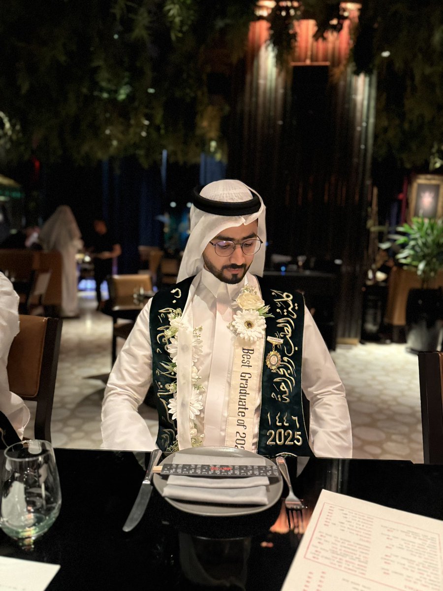 الحمدلله على التمام وحسن الختام..
بفضل الله وتوفيقه ثم دعاء الوالدين تخرجت من جامعة الملك سعود بن عبدالعزيز للعلوم الصحية في تخصص الطب والجراحة بالمرتبة ممتاز الشرف الاولى