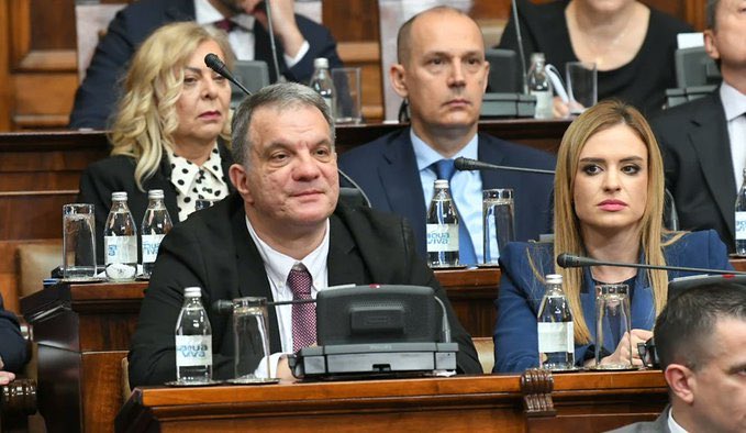 Ministar prosvete sedi do

Wait for it
Wait for it

Osobe koja je LAGALA da ima diplomu FPN odnosno lažno se predstavljala da je završila pomenuti fakultet, i to stavljala u CV za Vladu Srbije.

Lažna informacija je još na sajtu Vlade Srbije.