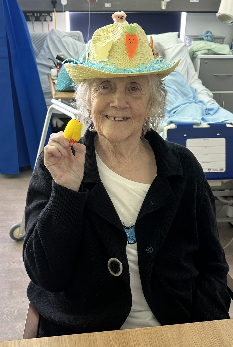 ImcUnit's tweet image. Easter bonnet making today…some lovely  ladies having fun crafting ready for Easter 🐣 
The smiles say it all! 
#easter #bonnet #artsandcrafts #crafting #nhs