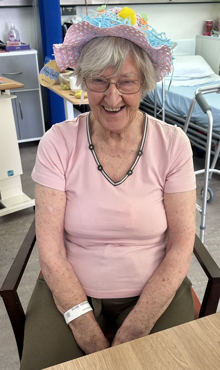 Easter bonnet making today…some lovely  ladies having fun crafting ready for Easter 🐣 
The smiles say it all! 
#easter #bonnet #artsandcrafts #crafting #nhs