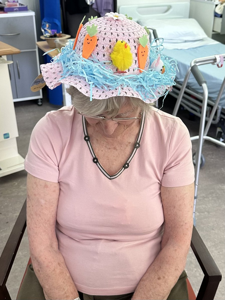 ImcUnit's tweet image. Easter bonnet making today…some lovely  ladies having fun crafting ready for Easter 🐣 
The smiles say it all! 
#easter #bonnet #artsandcrafts #crafting #nhs