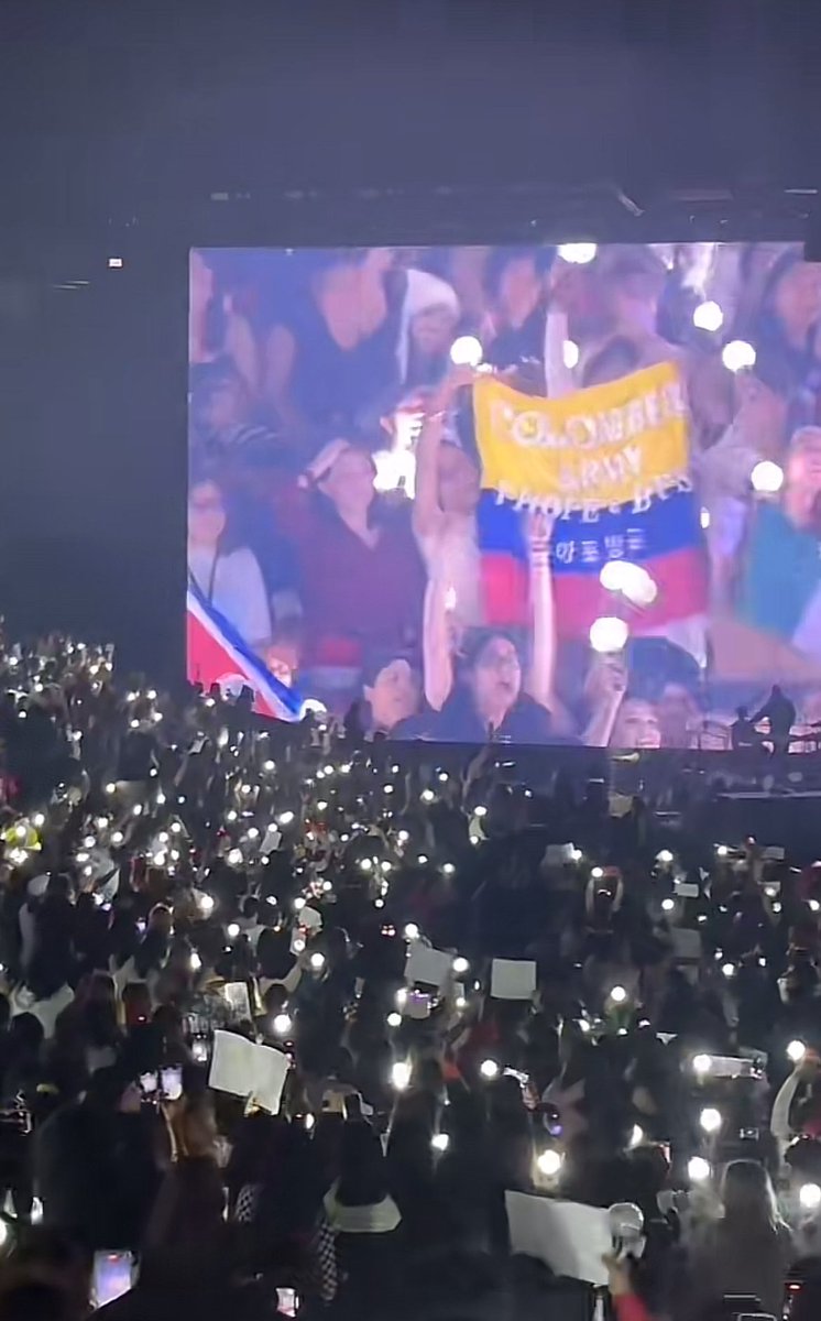 btsarmycol_'s tweet photo. 🇨🇴🥹💜 Reflexión de ARMY Colombia

Cada vez que se anuncia una gira de BTS —sea grupal o solista—, el corazón de ARMY Colombia late con fuerza. Nos emocionamos, celebramos y apoyamos con todo el amor del mundo, aunque muchas veces los kilómetros de distancia nos separen de vivirlo en persona.

Aquí en Colombia hay una comunidad vibrante, fiel y profundamente apasionada que ha crecido con BTS, que ha encontrado consuelo, alegría y fuerza en su música. Hemos aprendido coreografías, organizado eventos, llenado cines, plazas y corazones. Somos miles, y seguimos creciendo.

El deseo de verlos en nuestro país no es solo por vivir un concierto, es por cerrar esa distancia emocional, por gritar juntos “¡Lo logramos!”, por demostrar que Latinoamérica —y especialmente Colombia— tiene una conexión real, sincera y poderosa con BTS.

Soñamos con el día en que una fecha diga: “Bogotá, Colombia”. Y cuando eso suceda, les prometemos un océano púrpura como nunca antes han visto.

Hasta entonces, seguiremos aquí. Apoyando. Soñando. Esperando.
Porque el amor verdadero, como el que sentimos por BTS, siempre encuentra su camino.

#ARMYColombia #BTSinColombia