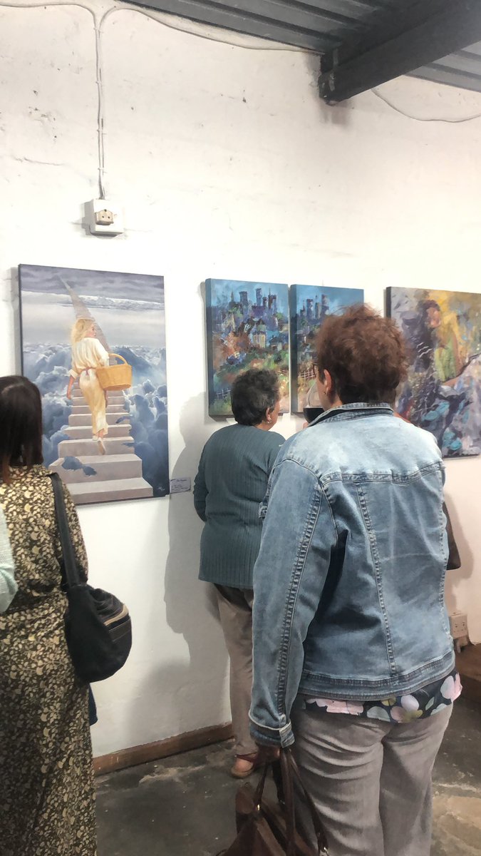 Tonight (Thursday 17 April) sees the opening of Art in the Midst of Chaos - a specially curated art exhibition #Groeneweide #Hangkas #Franskraal. 15 artists are participating