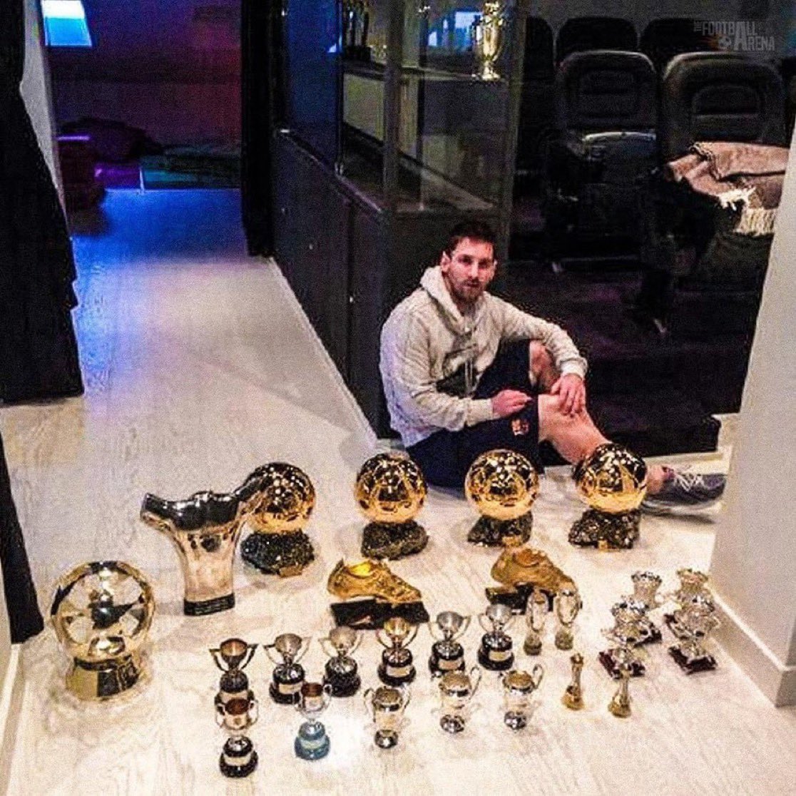 TotalLeoMessi's tweet image. Kylian Mbappe turns 27 this December with zero Champions League titles and Ballon Dโors.
Meanwhile here is Messi at 25.