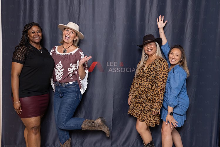 LeeAssociateHOU's tweet image. We recently celebrated 10 years of growth, grit &amp;amp; great people 🥂 Huge thanks to our team, CDM360 for an unforgettable event, and Curt Bennett for the handcrafted keepsakes. Here’s to the next decade! 🎉
#10YearsStrong #CheersTo10 #AgedToPerfection #Teamwork