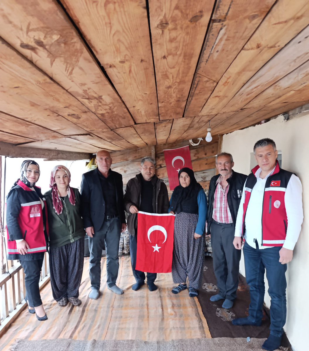 Adana Aile ve Sosyal Hizmetler İl Müdürlüğüne bağlı Kozan Sosyal Hizmet Merkezi Müdürlüğü " *Şehit Aileleri ve  Gazi Hizmetleri Birimi"* olarak hizmet bölgemizde yer alan Aladağlı Şehitlerimizden Şehidimiz Halil ÇAKIR’ın bizlere emaneti olan değerli Ailesine ziyarette bulunduk.