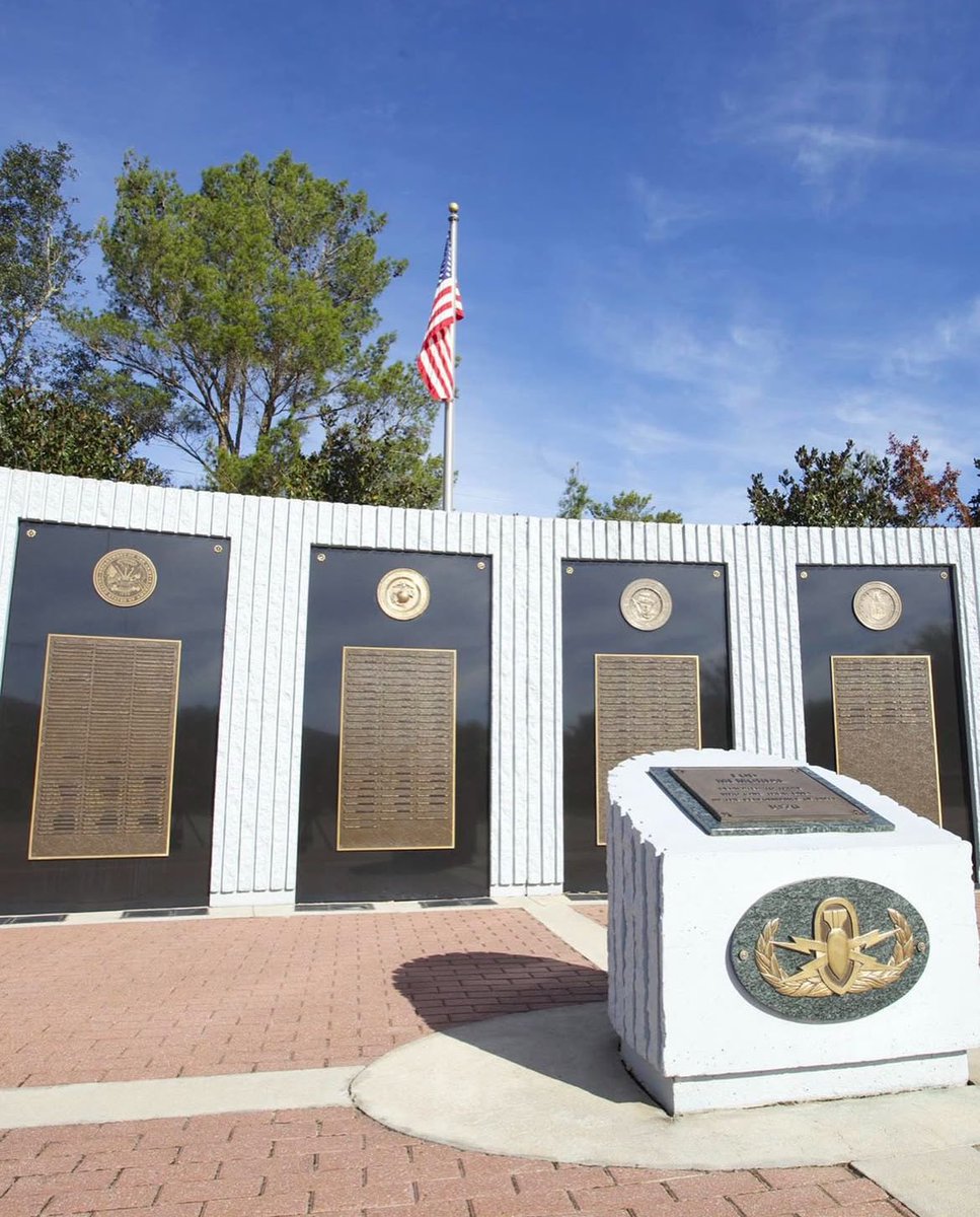 op_hawkeye's tweet photo. 4.17.2022 ~ LTJG Aaron Fowler πΊπΈ
#OpHawkeyeRemembers #AaronFowler #USNA #EODMUONE #EODWarrior
π https://t.co/SfwBOzgivf
π https://t.co/7phbIGjQUv
π° https://t.co/zg233XAvGY
π° https://t.co/sPoPstfUZv
π https://t.co/ygrPIuZjJD https://t.co/yWR2fPD0tA
