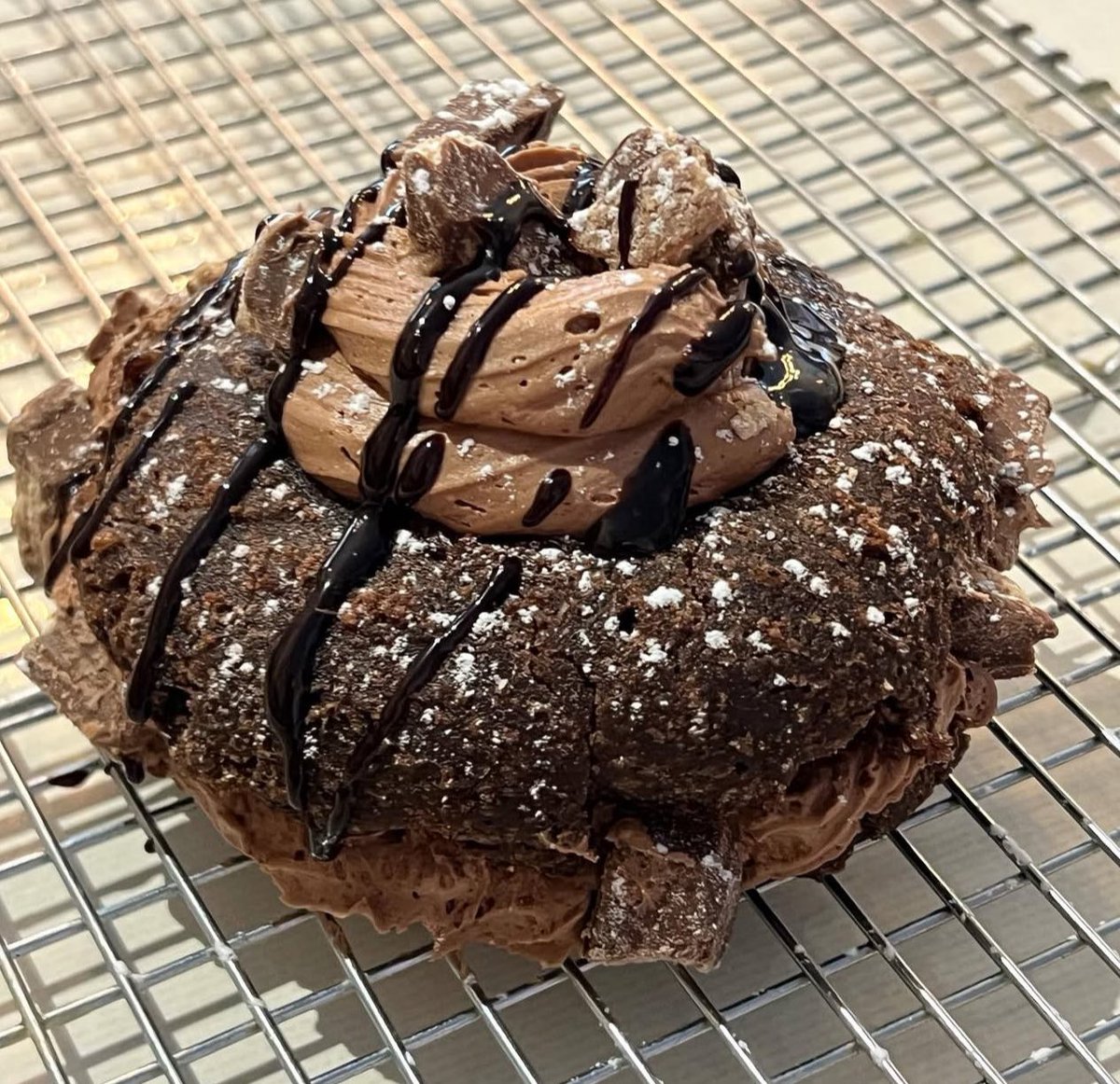 Fill It" Friday Presents 👇🏻 {Friday April 18th} 
Kit Kat Whoopie Pie 🔥 
~ Our chocolate cake donut sliced and filled with chocolate buttercream topped chocolate buttercream, Kit Kat pieces and powdered sugar. 💥 

See you at the shop!!!! 
#kitkats #donuts #syracuseny #whoopiepie